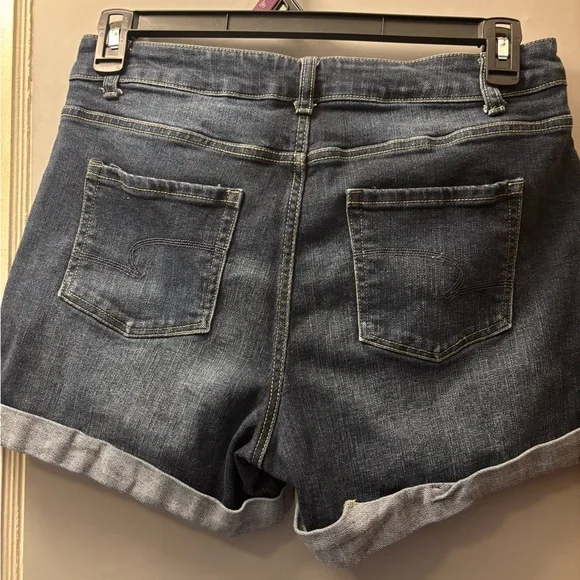 ❤️ 7 for $25! Time and Tru Dark Blue Jean Shorts - Picture 2 of 3